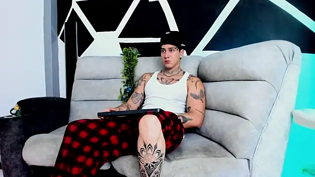 Snapshot of JUSTIN_FULLER1 chatting on 23, 10, 2025 JUSTIN FULLER1 online show from 23, 10, 2025