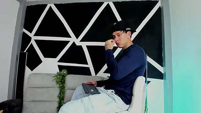 Snapshot of JUSTIN_FULLER1 chatting on 8, 11, 2025 JUSTIN FULLER1 online show from 8, 11, 2025