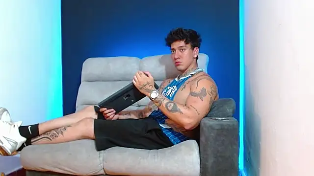 Snapshot of JUSTIN_FULLER1 chatting on 23, 12, 2025 JUSTIN FULLER1 online show from 23, 12, 2025