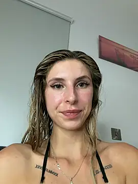 Snapshot of emma05 chatting on 17, 7, 2026 emma05 online show from 17, 7, 2026