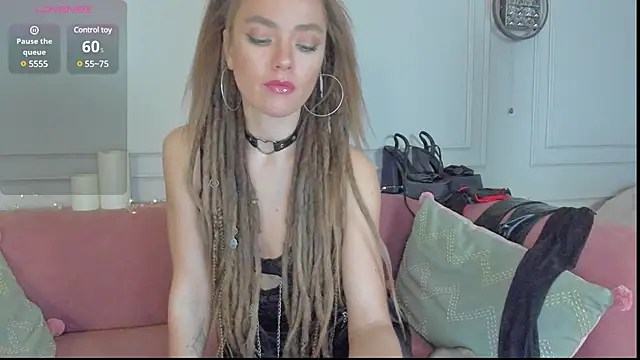 Snapshot of KellyFouler chatting on 5, 2, 2025 KellyFouler online show from 5, 2, 2025