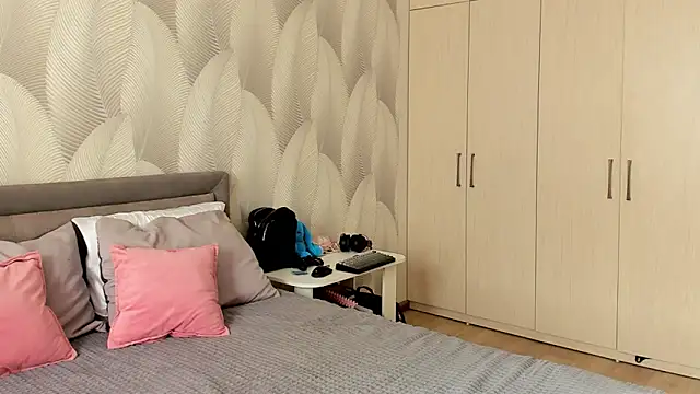 Bambiii bby online show from 13, 4, 2026