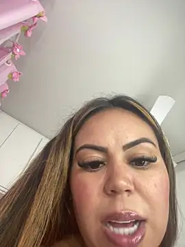 lariic online show from 15, 2, 2025