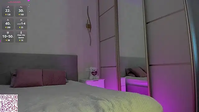 flora off online show from 20, 2, 2025