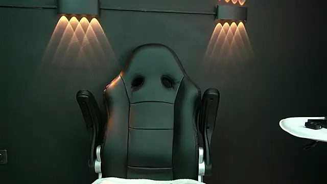 Snapshot of CallumMuscle chatting on 4, 1, 2025 CallumMuscle online show from 4, 1, 2025