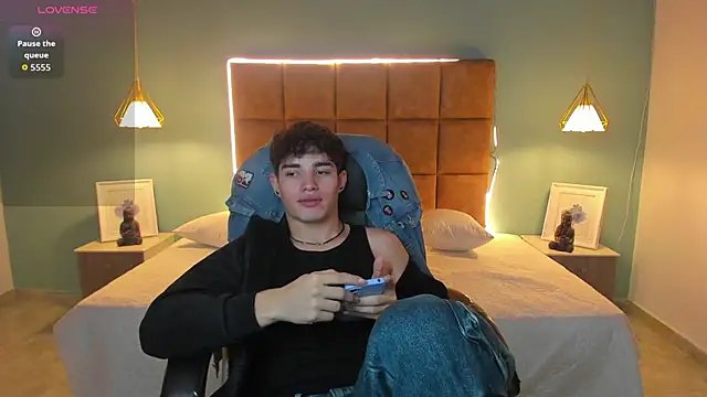 AlejooTwink online show from 4, 11, 2025