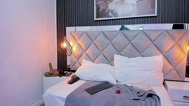 Slut Milf  online show from 4, 11, 2025