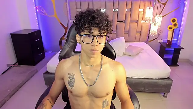 AkazaBoy  online show from 2, 3, 2025