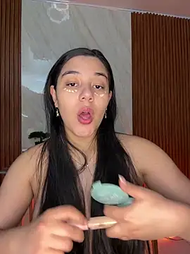 Snapshot of floriamANDjazmin chatting on 2, 5, 2026 floriamANDjazmin online show from 2, 5, 2026