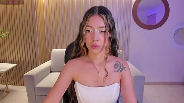 Snapshot of TaraLawrence chatting on 7, 1, 2025 TaraLawrence online show from 7, 1, 2025