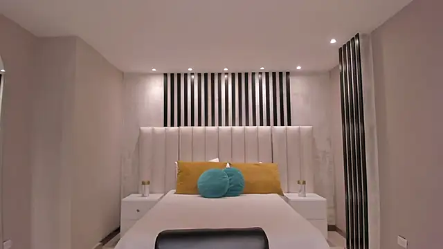 Snapshot of TaraLawrence chatting on 22, 9, 2025 TaraLawrence online show from 22, 9, 2025