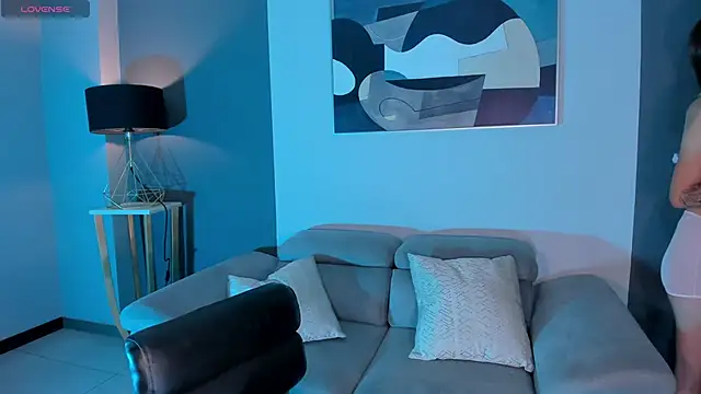 Snapshot of TaraLawrence chatting on 5, 10, 2025 TaraLawrence online show from 5, 10, 2025