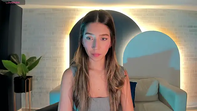 Snapshot of TaraLawrence chatting on 15, 10, 2025 TaraLawrence online show from 15, 10, 2025