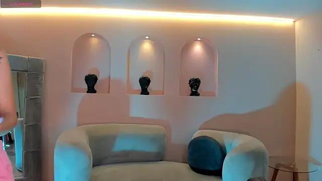 Snapshot of TaraLawrence chatting on 17, 10, 2025 TaraLawrence online show from 17, 10, 2025