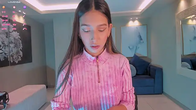 Snapshot of TaraLawrence chatting on 18, 10, 2025 TaraLawrence online show from 18, 10, 2025