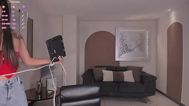 Snapshot of TaraLawrence chatting on 31, 1, 2026 TaraLawrence online show from 31, 1, 2026