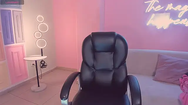 Snapshot of TaraLawrence chatting on 8, 2, 2026 TaraLawrence online show from 8, 2, 2026