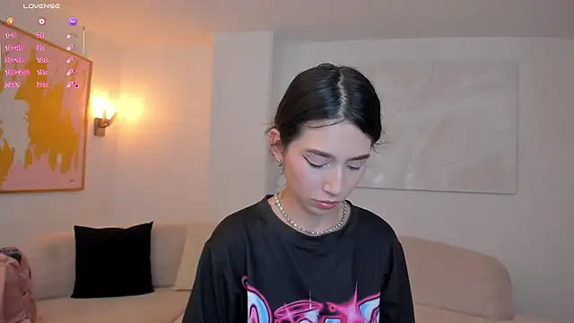 Snapshot of TaraLawrence chatting on 24, 2, 2026 TaraLawrence online show from 24, 2, 2026