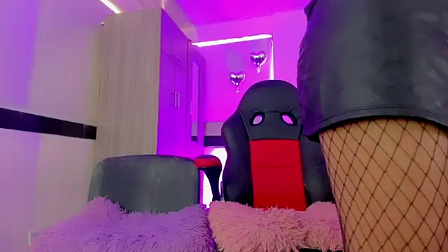 Hellen moons   online show from 15, 2, 2026