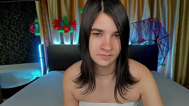  Polly Love  online show from 4, 4, 2026