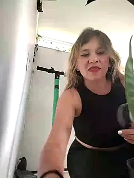 Snapshot of ELEKTRA-LUXURY chatting on 2, 3, 2025 ELEKTRA-LUXURY online show from 2, 3, 2025