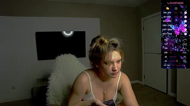 Holly Molii online show from 30, 10, 2025