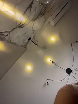 Holly Molii online show from 19, 3, 2026