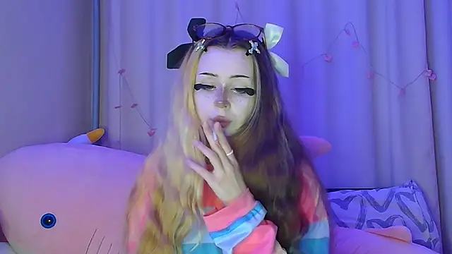 Snapshot of suemeow chatting on 13, 10, 2025 suemeow online show from 13, 10, 2025