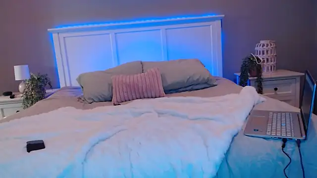 Snapshot of Naughty_pussy2cum chatting on 3, 1, 2025 Naughty pussy2cum online show from 3, 1, 2025