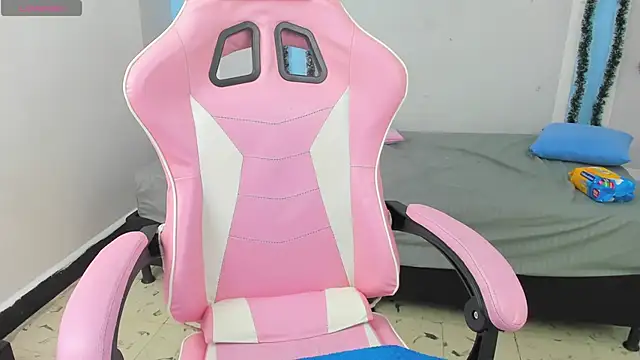 Snapshot of im_angels77 chatting on 6, 1, 2025 im angels77 online show from 6, 1, 2025