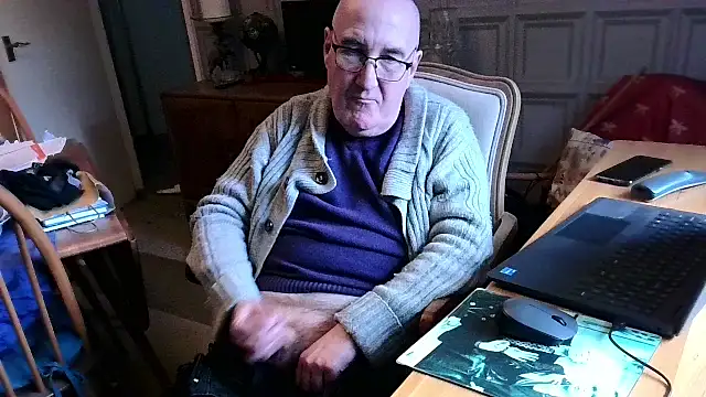 Adamdaddybear online show from 19, 2, 2025