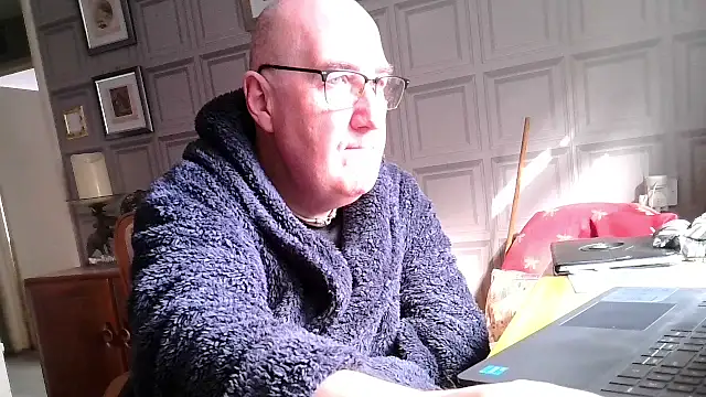 Adamdaddybear online show from 11, 3, 2025