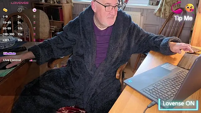 Adamdaddybear online show from 5, 11, 2025