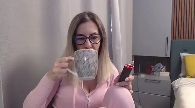 Snapshot of SukyGirl chatting on 19, 1, 2025 SukyGirl online show from 19, 1, 2025