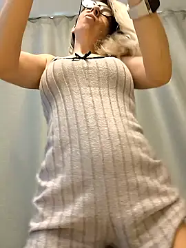 Snapshot of SukyGirl chatting on 2, 2, 2025 SukyGirl online show from 2, 2, 2025