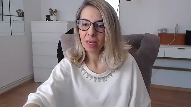 Snapshot of SukyGirl chatting on 11, 2, 2025 SukyGirl online show from 11, 2, 2025