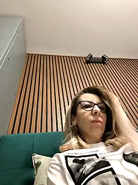 Snapshot of SukyGirl chatting on 19, 2, 2025 SukyGirl online show from 19, 2, 2025