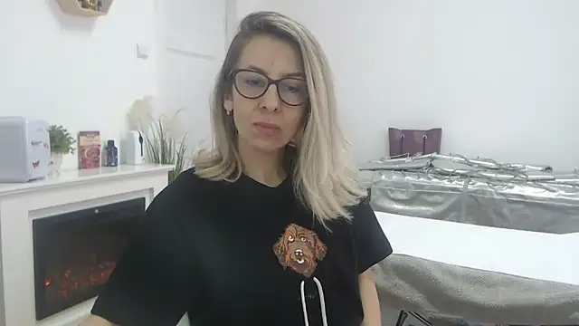 Snapshot of SukyGirl chatting on 20, 2, 2025 SukyGirl online show from 20, 2, 2025