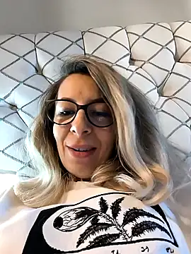 Snapshot of SukyGirl chatting on 23, 2, 2025 SukyGirl online show from 23, 2, 2025