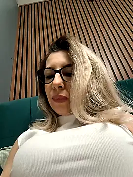 Snapshot of SukyGirl chatting on 25, 2, 2025 SukyGirl online show from 25, 2, 2025