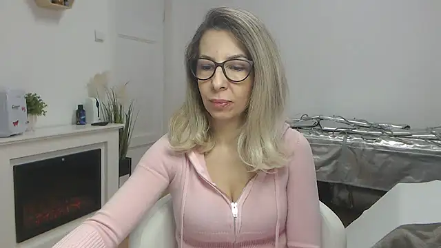 Snapshot of SukyGirl chatting on 27, 2, 2025 SukyGirl online show from 27, 2, 2025