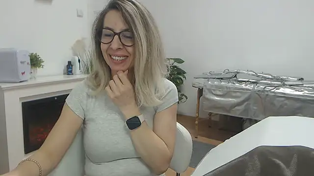 Snapshot of SukyGirl chatting on 1, 3, 2025 SukyGirl online show from 1, 3, 2025