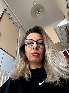 Snapshot of SukyGirl chatting on 4, 3, 2025 SukyGirl online show from 4, 3, 2025