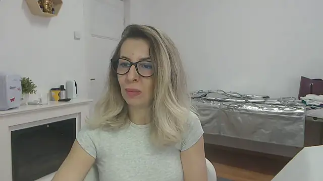 Snapshot of SukyGirl chatting on 5, 3, 2025 SukyGirl online show from 5, 3, 2025