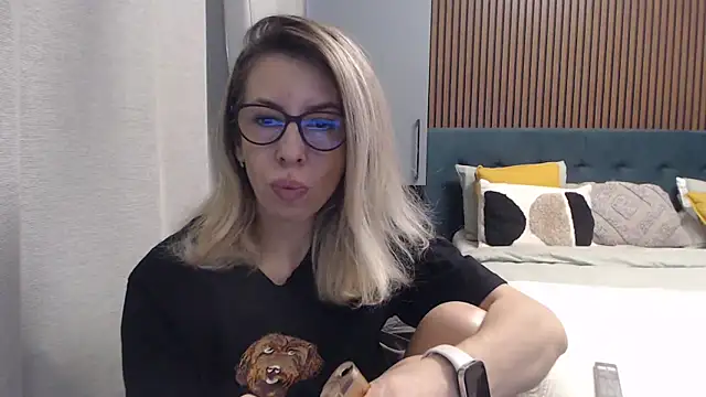 Snapshot of SukyGirl chatting on 6, 3, 2025 SukyGirl online show from 6, 3, 2025