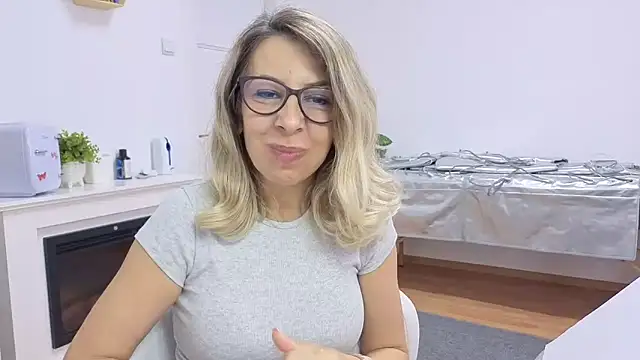 Snapshot of SukyGirl chatting on 13, 3, 2025 SukyGirl online show from 13, 3, 2025