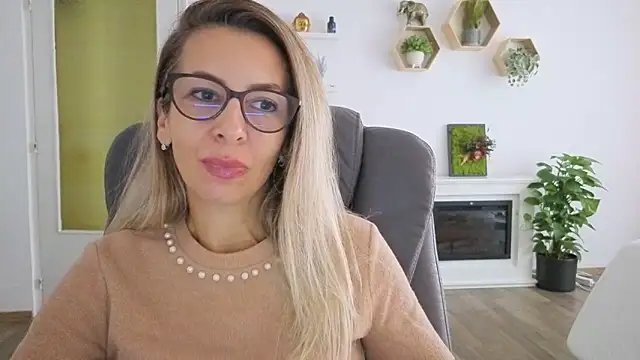 Snapshot of SukyGirl chatting on 11, 9, 2025 SukyGirl online show from 11, 9, 2025