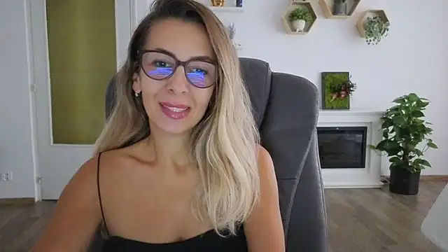 Snapshot of SukyGirl chatting on 17, 9, 2025 SukyGirl online show from 17, 9, 2025