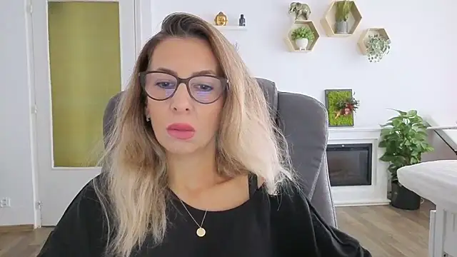 Snapshot of SukyGirl chatting on 23, 9, 2025 SukyGirl online show from 23, 9, 2025