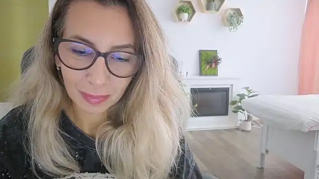 Snapshot of SukyGirl chatting on 24, 9, 2025 SukyGirl online show from 24, 9, 2025